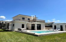 Villa récente 222 m² 7 chambres et piscine - 365208-3PADR