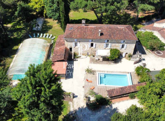 Property with bourgeois house and gite, 2 swimming pools, well - 3757703PEMM