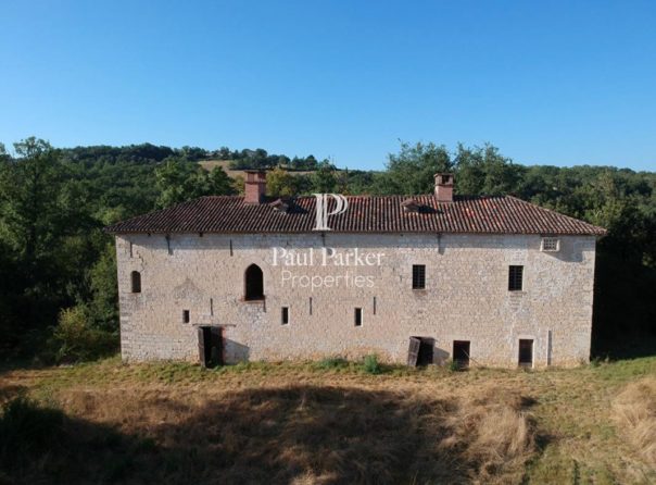 Manoir du 13ème avec une longère, pigeonnier et grange sur plus de 13Ha - 3796303PEMM