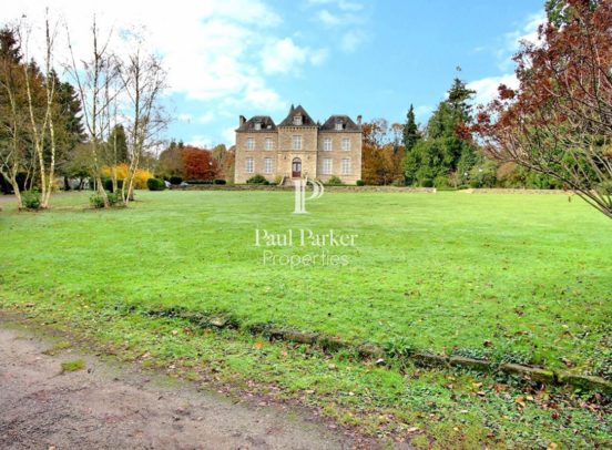 Château et gîtes sur 17 ha - 373782.3PADR