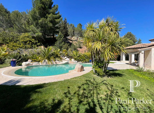 Maison d’Architecte Aix En Provence / Montaiguet / 10 pièce(s) 210 m2  /3ch /1ha terrain/ + 40 m2 extension possible - 3787493PCML