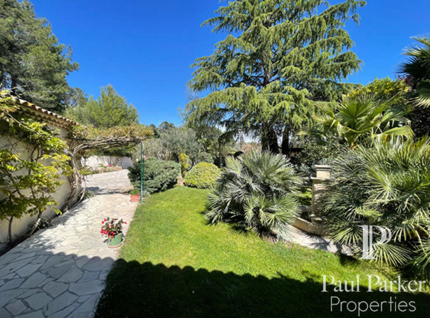 Maison d’Architecte Aix En Provence / Montaiguet / 10 pièce(s) 210 m2  /3ch /1ha terrain/ + 40 m2 extension possible - 3787493PCML