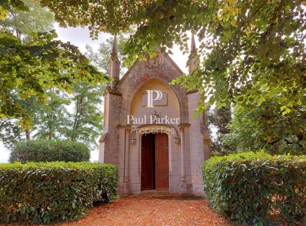 Château et maison de métayer sur près de 800m² habitables et plus de 17 hectares - 3810703PEMM