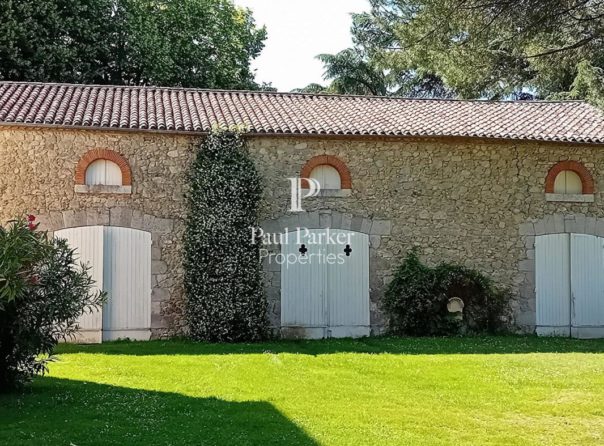 Château et maison de métayer sur près de 800m² habitables et plus de 17 hectares - 3810703PEMM