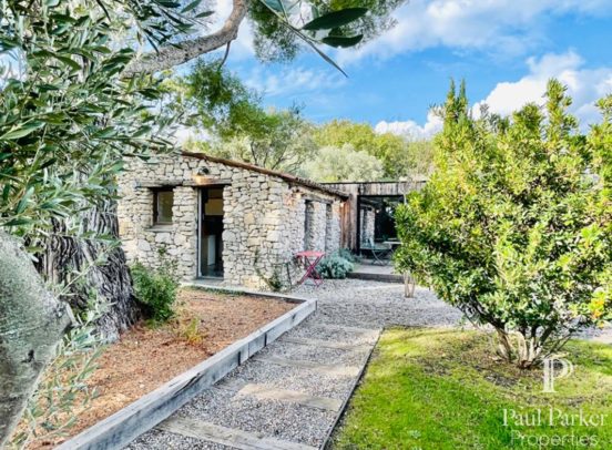 Maison Aix En Provence Idéale villégiature familiale 351 m2 / 7 chambres/ 3 unités d’habitations / en clairière et connexion nature. Atout proximité d’Aix 15 min, située secteur Ouest-Eguilles - 3811123PCML