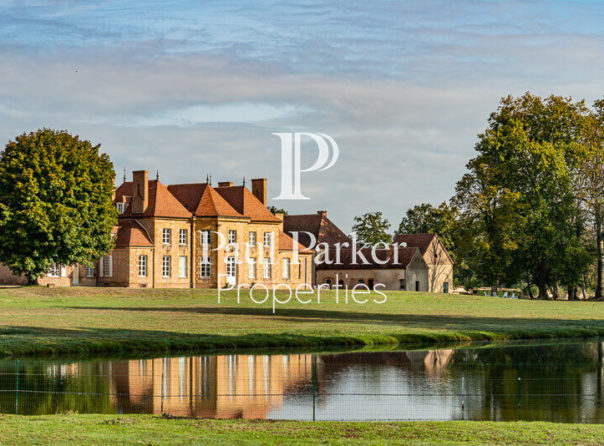 Château Moulins 22 pièce(s) 1600 m2, chapelle, piscine, dépendances et ferme - 361221-3PADR