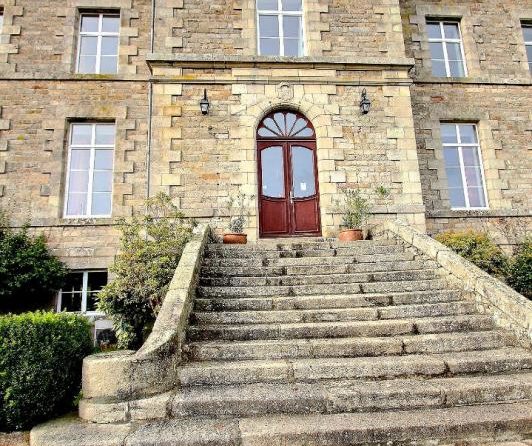 Château et gîtes sur 17 ha - 373782-3PADR