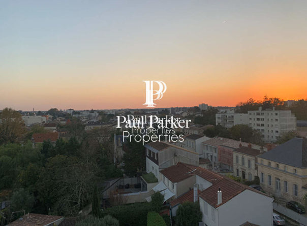 AU PARC BORDELAIS SUPERBE APPARTEMENT AVEC TROIS CHAMBRES BALCON  ASCENSEUR ET DEUX PARKING - 3852613PPBD