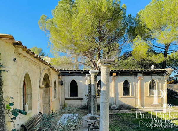 « Exclusivité »Demeure de prestige Lourmarin 8 pièce(s) 178 m2. En Dominance médiévale au coeur du Luberon sud, proximité de Lourmarin, une demeure de 165 m2  transfigurée au sein d’une ancienne Chapelle Romane classée du XIIIème siècle - 3866473PCML