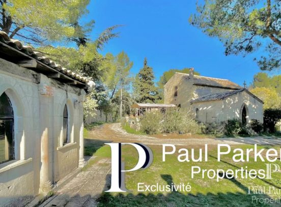 « Exclusivité »Demeure de prestige Lourmarin 8 pièce(s) 178 m2. En Dominance médiévale au coeur du Luberon sud, proximité de Lourmarin, une demeure de 165 m2  transfigurée au sein d’une ancienne Chapelle Romane classée du XIIIème siècle - 3866473PCML