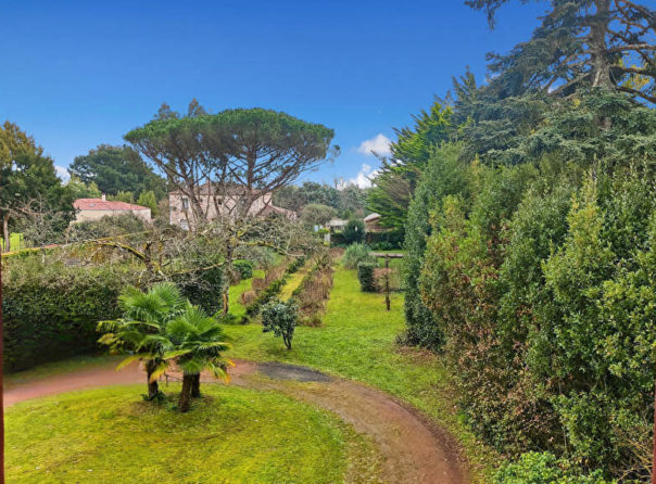 CLISSON – Historic center – Character property with large plot of land - 3900173PDEKE