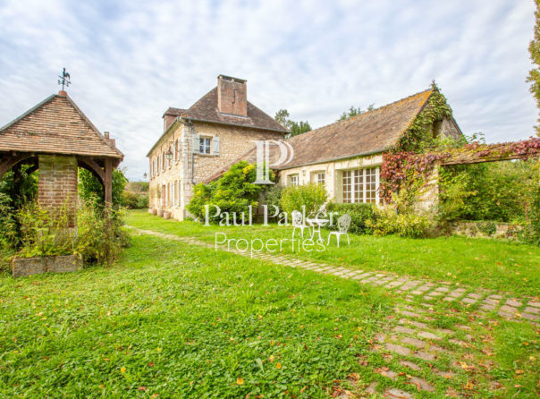 Traditionnel corps de ferme restauré au coeur du village Pressagny-l’Orgueilleux 27510 , 16 pièces, 11 chambres..Maison - 3920183PENL