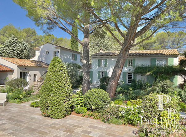 Mas Villégiature Aix-En-Provence 12 pièce(s) 460 m2 / 9 chambres/ 2 hectares / piscine / tennis / vignes / pool house - 3807983PCML