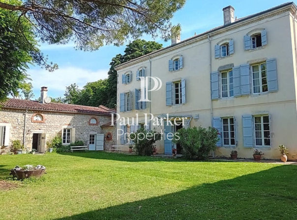 Château et maison de métayer sur près de 800m² habitables et plus de 17 hectares - 3810703PEMM