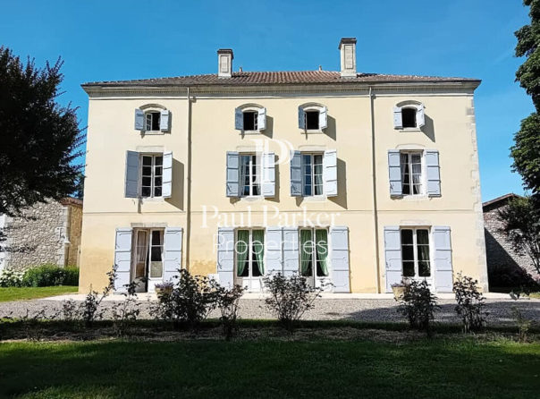 Château et maison de métayer sur près de 800m² habitables et plus de 17 hectares - 3810703PEMM