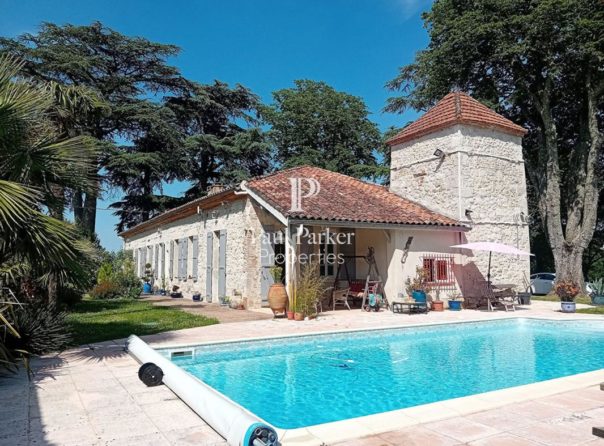 Ancienne chartreuse XVIIème avec 3 gîtes et piscine - 3813563PEMM