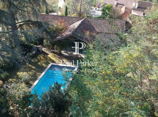 Maison en pierre avec grange et piscine sur 4 hectares - 3757623PEMM