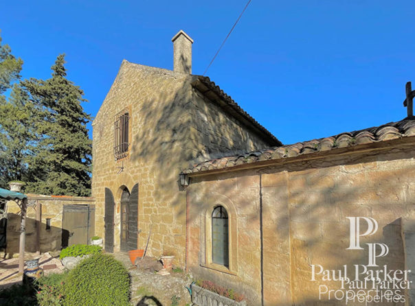 « Exclusivité »Demeure de prestige Lourmarin 8 pièce(s) 178 m2. En Dominance médiévale au coeur du Luberon sud, proximité de Lourmarin, une demeure de 165 m2  transfigurée au sein d’une ancienne Chapelle Romane classée du XIIIème siècle - 3866473PCML