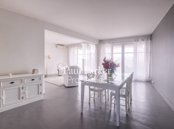 BORDEAUX PARC BORDELAIS APARTMENT WITH THREE BEDROOMS BALCONY ELEVATOR AND TWO PARKING SPACES - 3924863PPBD