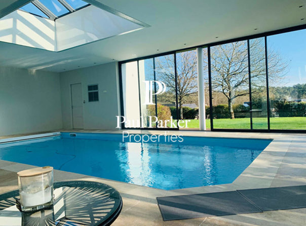 Contemporaine avec piscine intérieure - 3974803PVIH